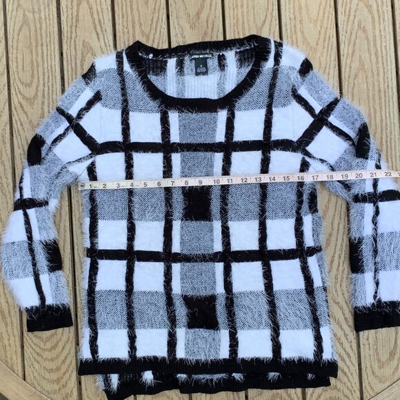 Lauren Michelle Long Sleeve Eyelash Round Neckline Sweater Sz M - Picture 7 of 11